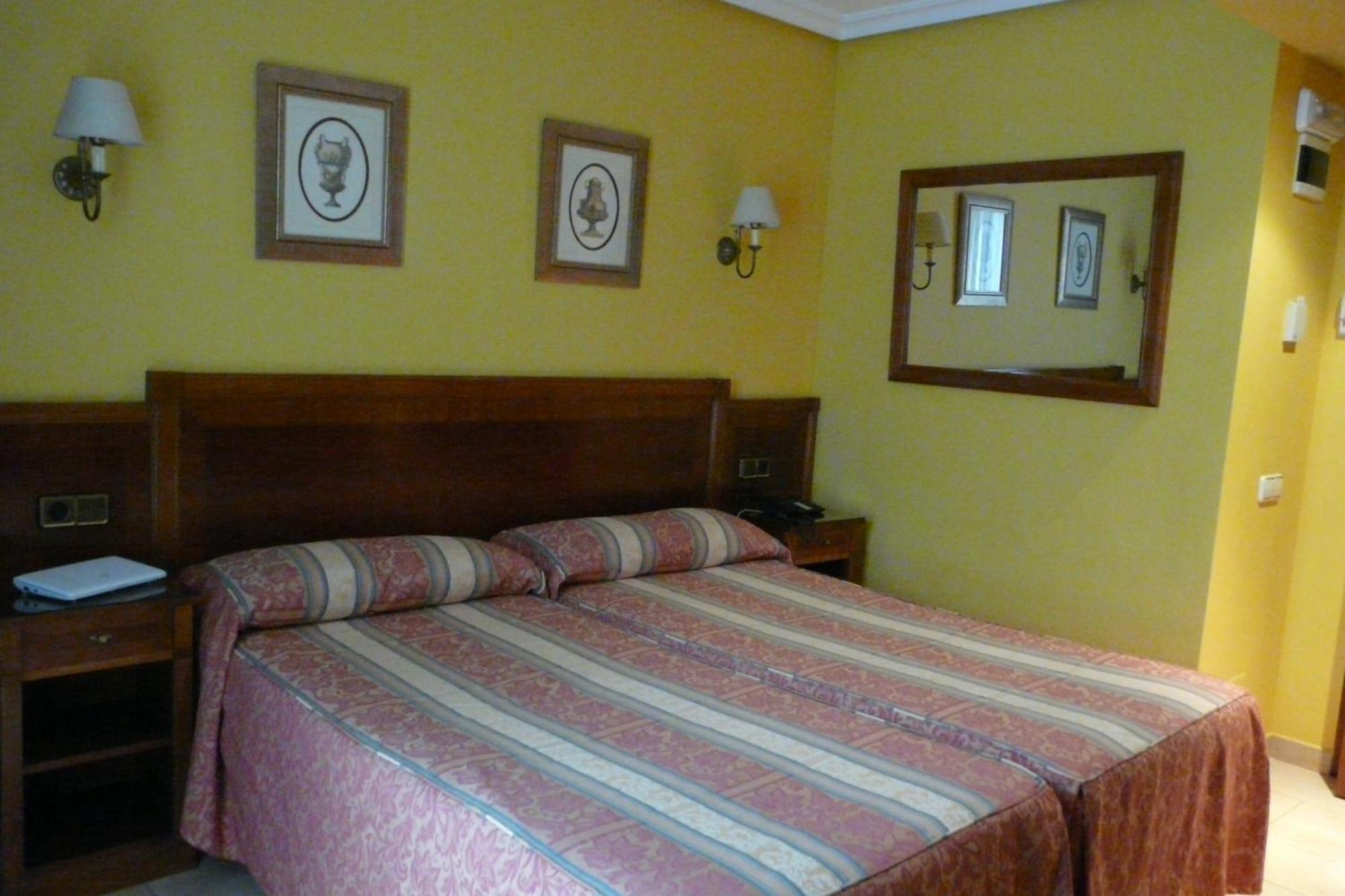 Hotel Idh Angel Oviedo Exterior foto